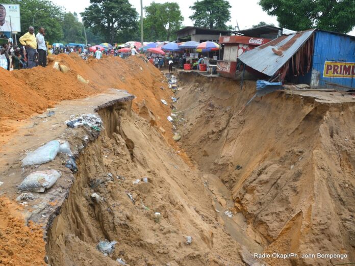 Érosion à Kinshasa : Mpasa 1, un quartier englouti par les terres en trois mois