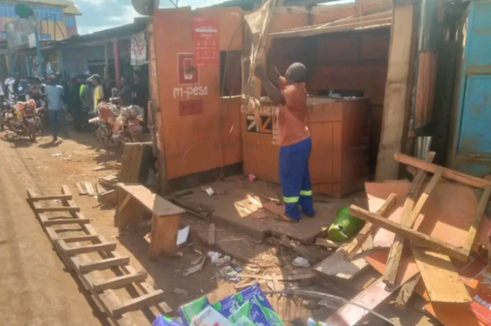 Kongo Central : l'opération démolition frappe Kimpese sur la RN1