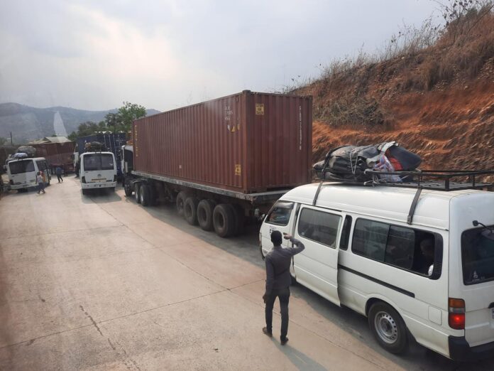 Kasangulu : le péage relancé, les embouteillages étouffent la RN1