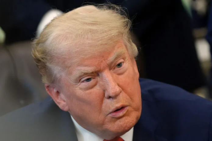 Donald Trump parlant à la presse sur le nucléaire iranien