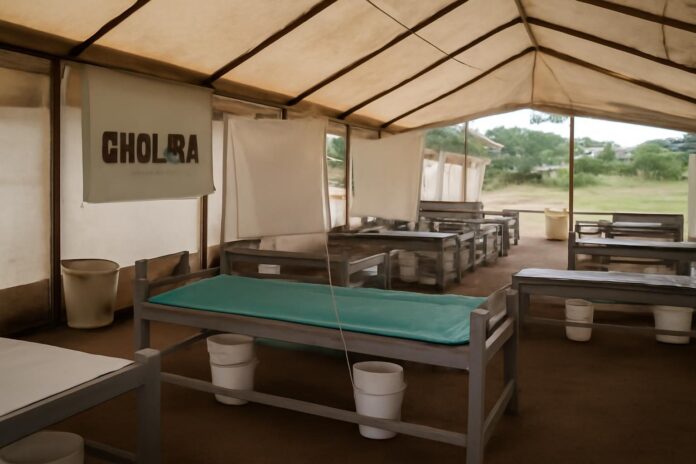 Personnel MSF réalisant une sensibilisation sur le choléra à Yumbi dans le Mai-Ndombe