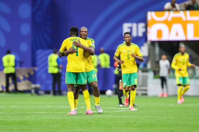 Joueurs sud-africains célébrant un but décisif dans un match de Coupe du Monde face à la Corée du Sud
