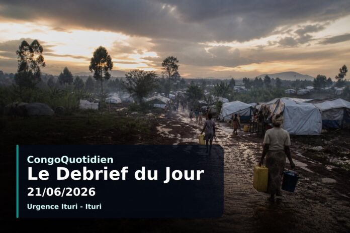 Scène humanitaire en Ituri avec abris de déplacés, route boueuse et présence discrète de sécurité en arrière-plan