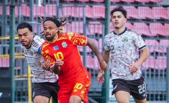 Footballeurs de la RDC et du Chili sur le terrain à Orléans