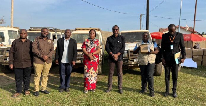 Jeeps de l'ICCN remises à la coordination Ebola du Nord-Kivu