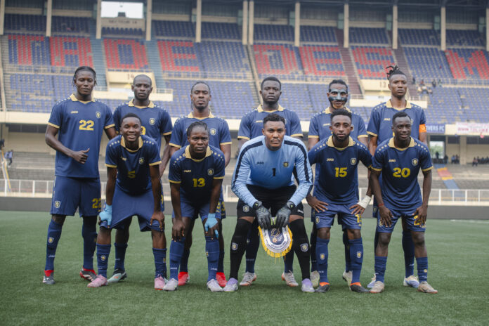 Joueurs de football sur le terrain lors du match FC les Aigles contre AS Simba à Kinshasa