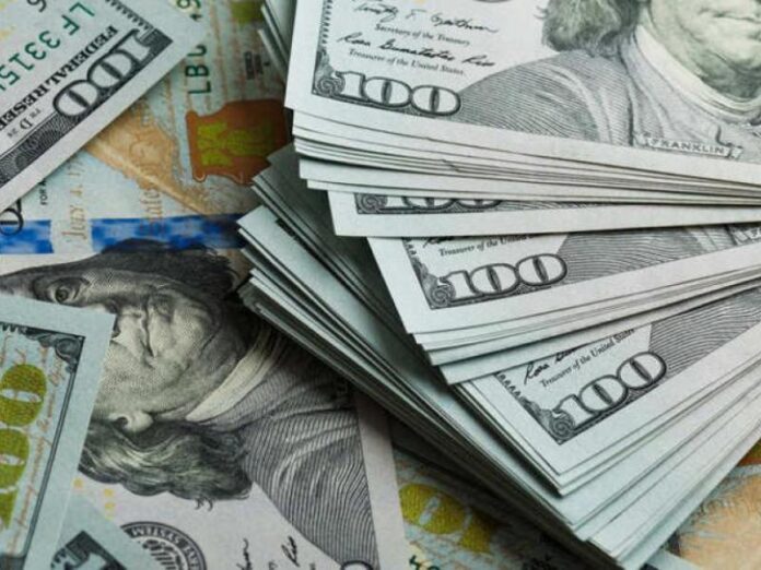 Documents financiers et billets symbolisant le décaissement du FMI en faveur de la RDC