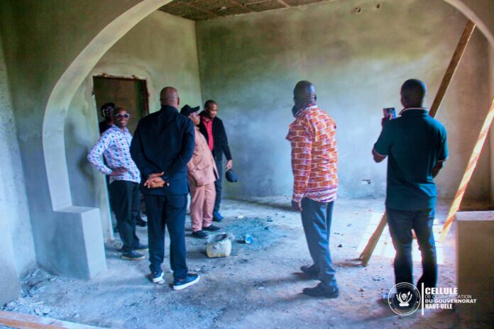 chantier d un batiment administratif et infrastructure sportive en construction dans le Haut-Uele