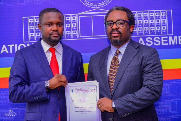 Bâtiment de l'Assemblée nationale à Kinshasa, symbolisant le dépôt d'une proposition de loi sur l'identification