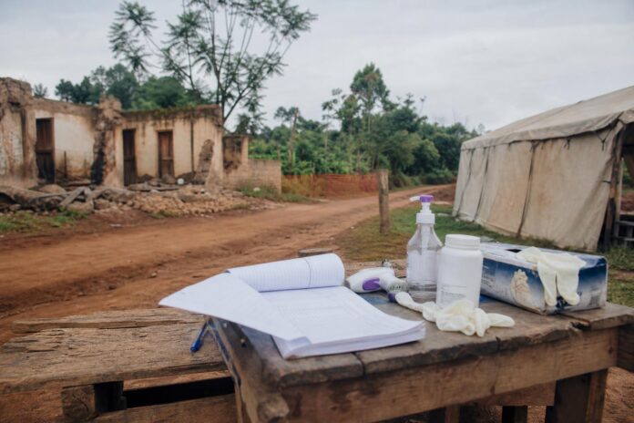 Ituri : en pleine crise sanitaire, le gouverneur militaire Johnny Luboya parle d’une amélioration sécuritaire tout en reconnaissant des