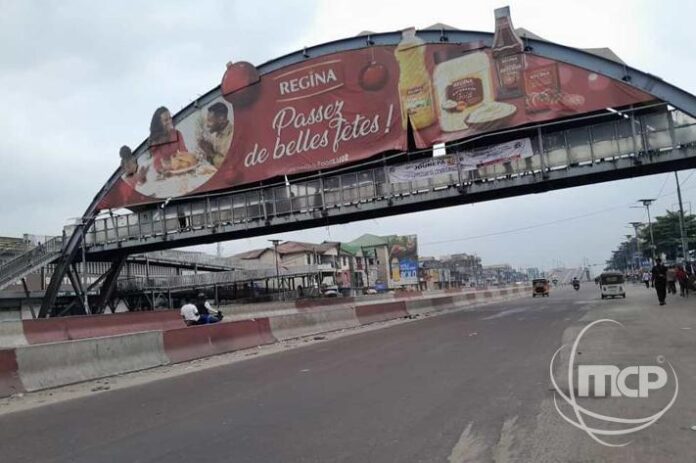 Ville morte a Kinshasa, rues calmes avec presence policiere