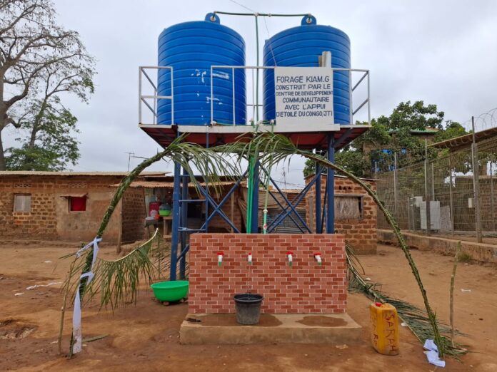 Après 2 ans de pénurie, l’eau potable coule à Kinzau grâce au forage du CDC au Kongo Central