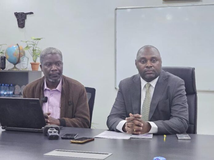 Site minier SOMIKA à Kwampisha avec dépôts blancs de gypse