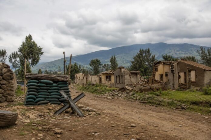 Carte du territoire de Masisi au Nord-Kivu avec une icône de danger et des silhouettes de personnes disparues