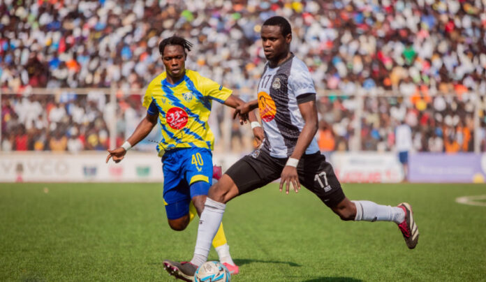 Match de football entre le TP Mazembe et le FC Saint-Éloi Lupopo au stade Kamalondo