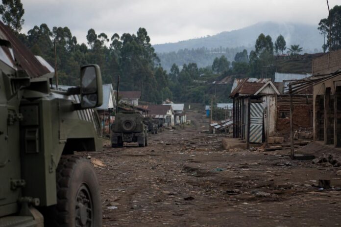 Village de Mbau après l'attaque des ADF, rues désertes et présence militaire