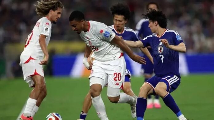 Tableau de score affichant la victoire 4-0 du Japon contre la Tunisie dans un stade du Mondial 2026