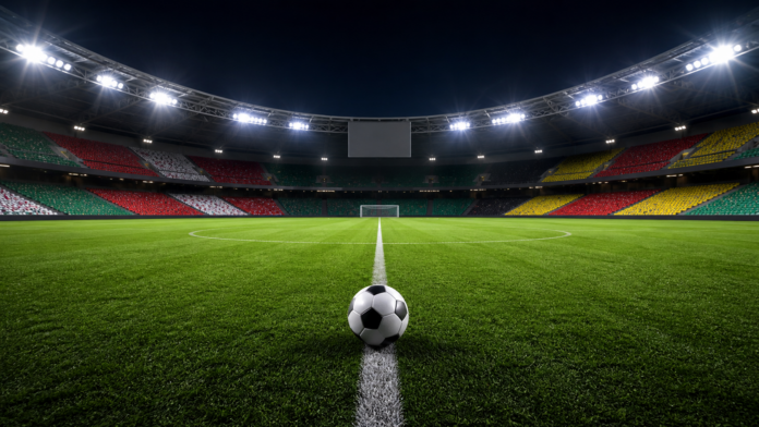 Terrain de football éclairé pour illustrer le match Pays de Galles Ghana avant le Mondial 2026