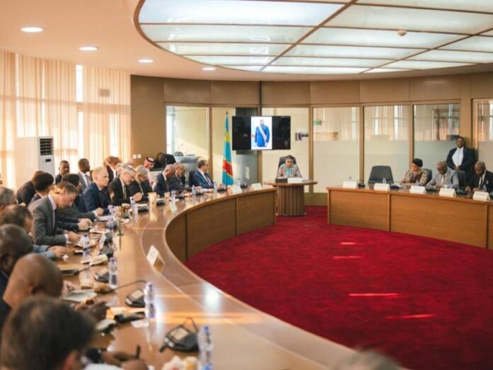 Ebola en RDC: devant le corps diplomatique, Kinshasa présente l'évolution de l'épimie pour éviter des mesures restrictives et annonce