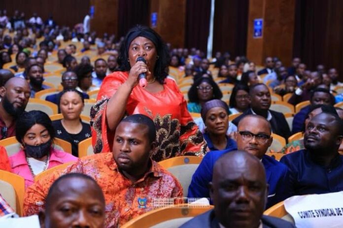 Bâtiment du Parlement congolais à Kinshasa