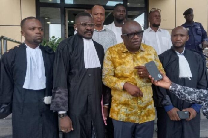 Manifestants et forces de l'ordre à Kinshasa lors du sit-in contre la révision constitutionnelle