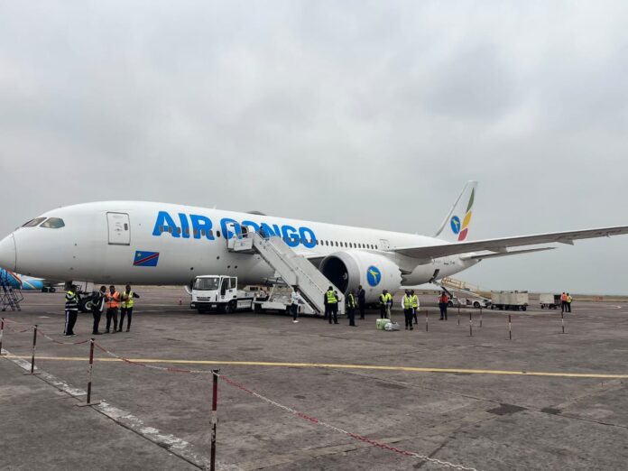 Avion d’Air Congo au départ de l’aéroport international de N’djili pour la liaison directe entre Kinshasa et Bruxelles