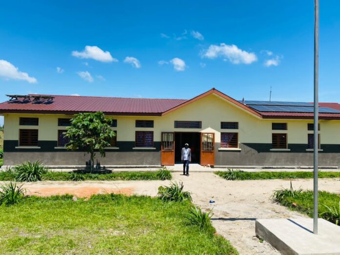 Crèche pédiatrique saturée à Bunia lors de l'épidémie Ebola