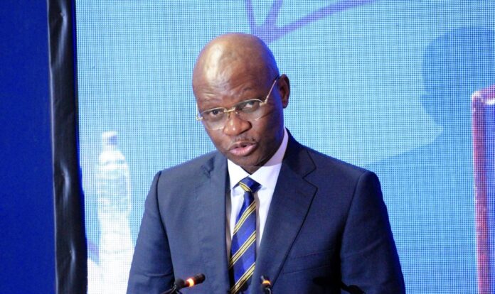 Ministre Roger Kamba présentant la stratégie nationale de riposte contre Ebola