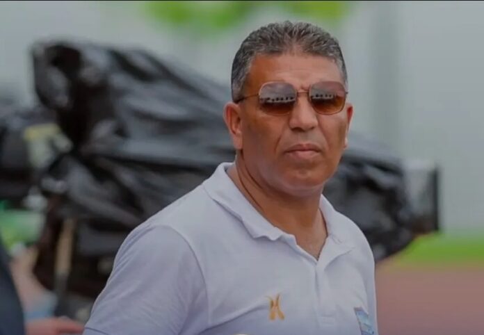 Entraineur Rachid Ghaflaoui signant contrat avec FC Lupopo