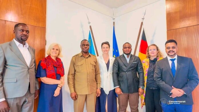 Réunion entre le gouverneur Jean-Paul Mbwebwa Kapo et des diplomates allemands à Kinshasa