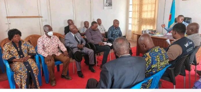 Réunion sur projet d'eau potable à Mwene-Ditu