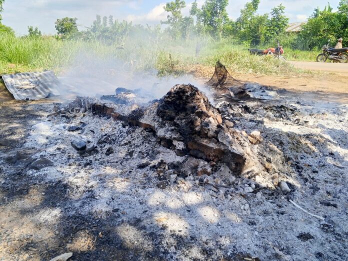 Scène de destruction dans un village du territoire de Beni après une attaque des ADF