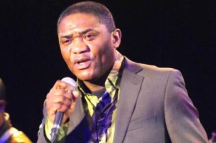 Chanteur congolais Papy Tex parlant de ses droits d'auteur