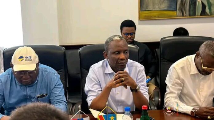 Signature d'accord entre ministre congolais et institut serbe pour péage numérique