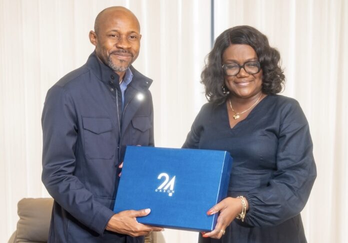 Ministre congolais et directrice de Gabon 24 lors d'une rencontre sur la coopération médiatique