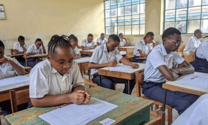 Students receiving TENASOSP results in Butembo