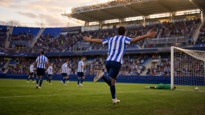 Illustration editoriale neutre d une celebration dans un stade espagnol apres le nul 1-1 entre Malaga et le Deportivo.