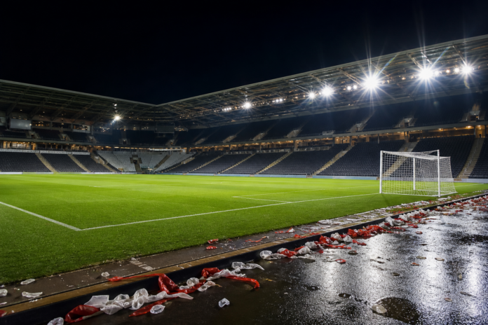 Illustration editoriale d un stade vide apres la victoire 6-1 de Brentford contre Birmingham en coupe.