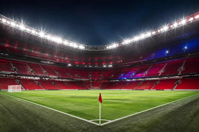Illustration editoriale d un grand stade vide apres la victoire 5-2 de Manchester United contre Ipswich Town.