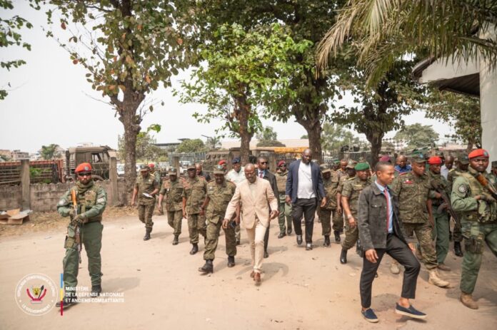Militaires des FARDC en formation lors de la visite du vice-Premier ministre de la Défense à Kinshasa