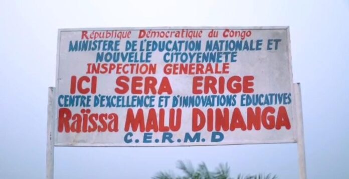 La ministre de l'Éducation nationale s'adressant aux inspecteurs scolaires lors de la réunion annuelle à Menkao