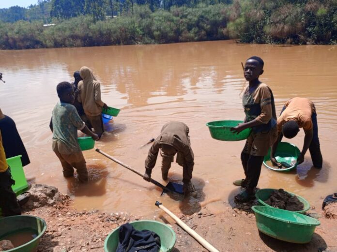 Site d'extraction artisanale d'or dans le territoire de Luiza au Kasaï-Central