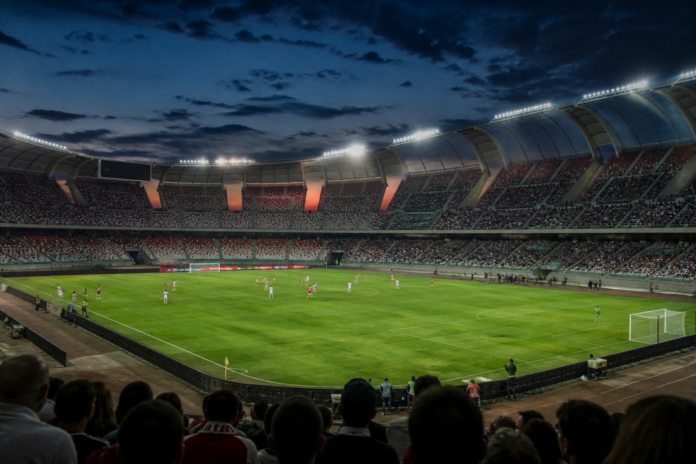 Illustration editoriale d un grand stade italien en soiree apres la victoire de l Inter contre le Betis.