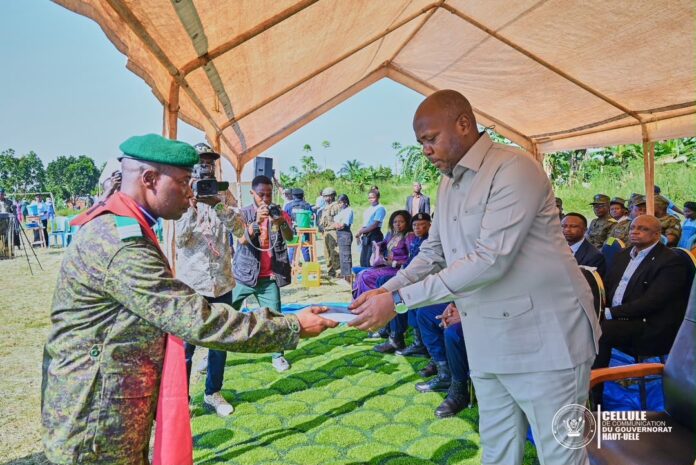 Parade mixte des FARDC et PNC au Camp Mambaya à Isiro