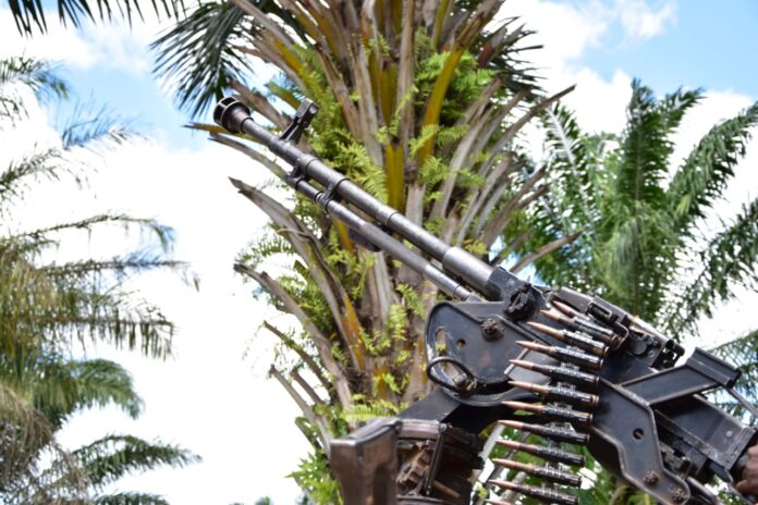 Position militaire des FARDC avec des sacs de sable dans le village de Djukpa en Ituri