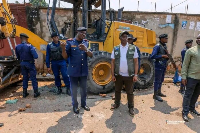 Engin de chantier incendié sur le chantier de la RN1 à Mbuji-Mayi