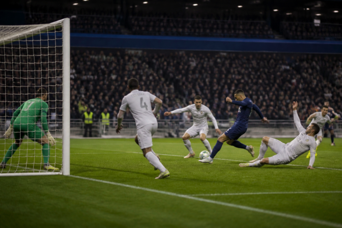 Scene editoriale de football evoquant le nul entre Lyon et Le Havre.