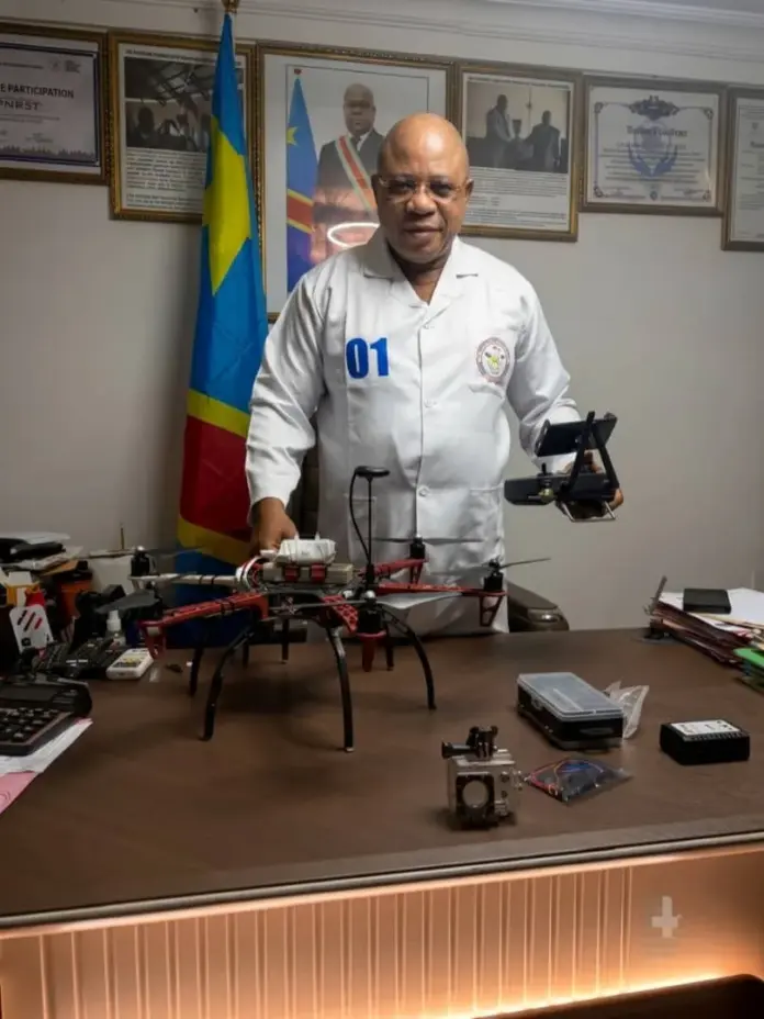 Équipement de télédétection et drone posés sur un site d'expérimentation à Nkamba