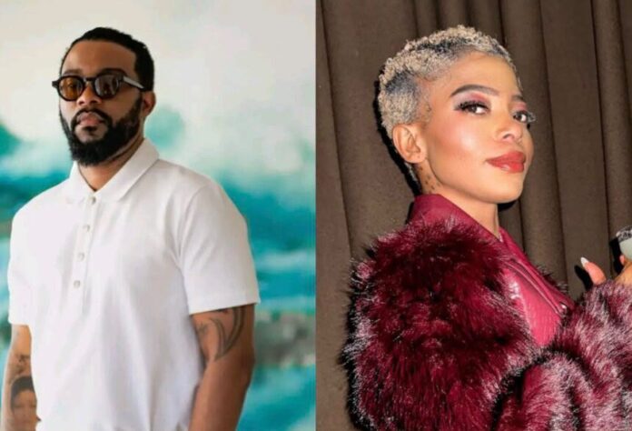 Gavel et balance de justice sur une table, symbolisant les poursuites judiciaires de Fally Ipupa