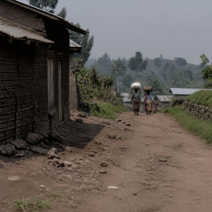 Habitants fuyant les affrontements entre l'armée et l'AFC/M23 à Fizi, Sud-Kivu